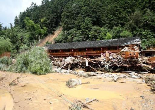 山体滑坡19人被困,山体滑坡19人被困视频