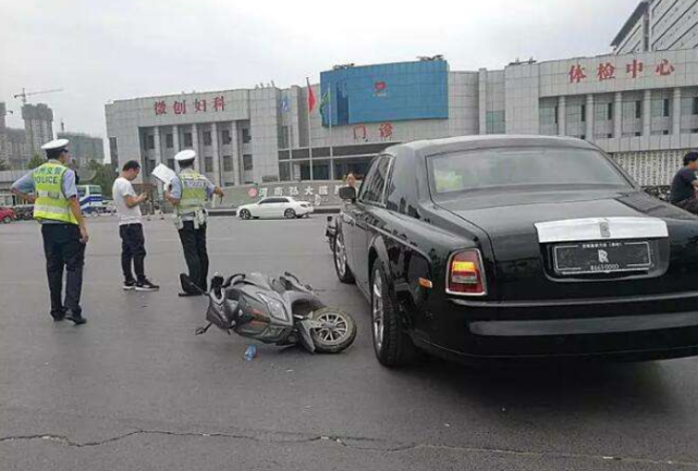 租开宝马撞百万豪车,租开宝马撞百万豪车怎么赔偿
